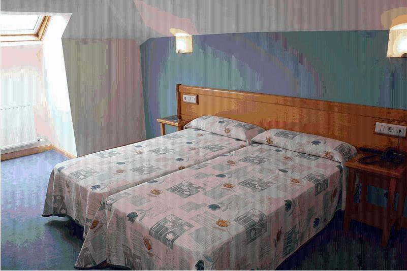 Hotel La Guindal Arriondas Room photo